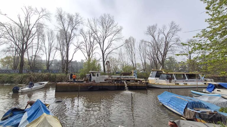 San Isidro retiró una draga varada desde 2016 y avanza en la reconexión con la costa