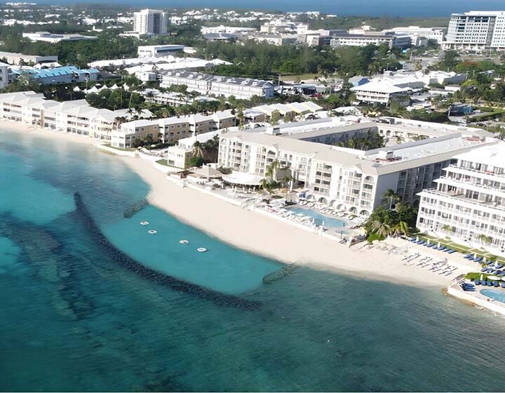 Grand Cayman Marriott Resort redefine la experiencia frente al mar con una inversión multimillonaria