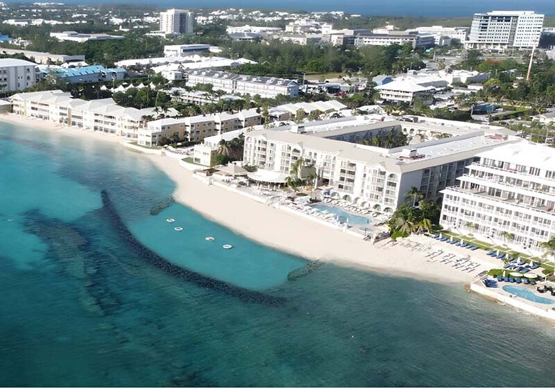 Grand Cayman Marriott Resort redefine la experiencia frente al mar con una inversión multimillonaria