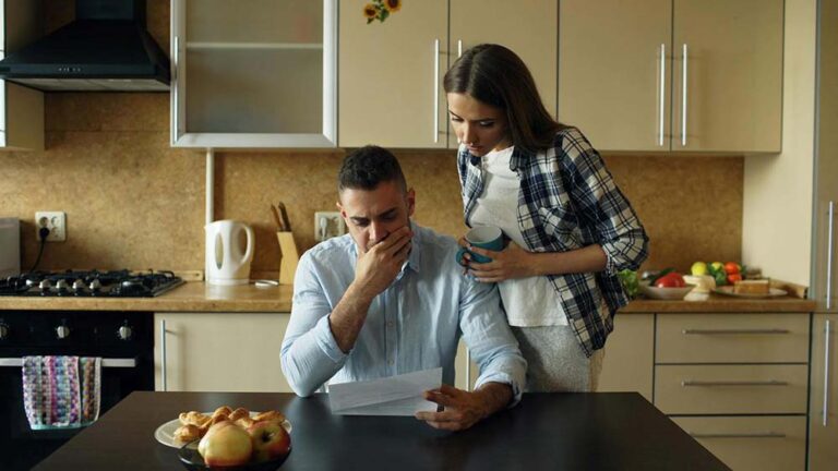 Infidelidad financiera: el enemigo silencioso que destruye la pareja