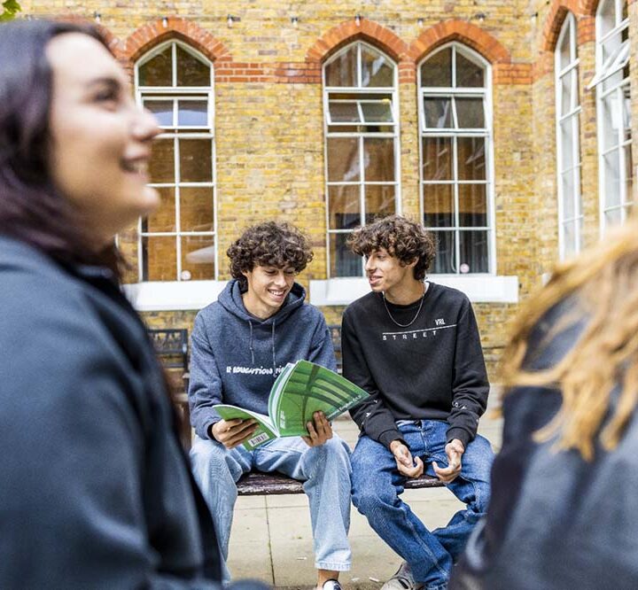 Cómo el “inglés con propósito” prepara a los adolescentes para las carreras del futuro