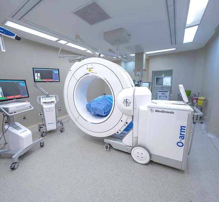Así funciona el “GPS” que ayuda a realizar cirugías de columna y cerebro con mayor precisión