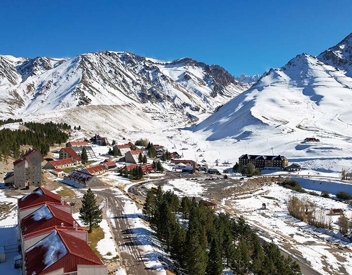 Qué hacer en los principales destinos de nieve de Sudamérica más allá del esquí: las experiencias que marcan tendencia este invierno