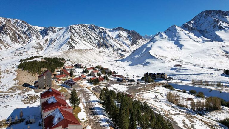 Qué hacer en los principales destinos de nieve de Sudamérica más allá del esquí: las experiencias que marcan tendencia este invierno
