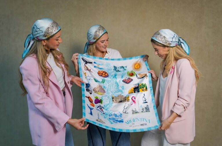 Moda con propósito: un pañuelo solidario busca financiar proyectos de Inteligencia Artificial para el tratamiento del cáncer