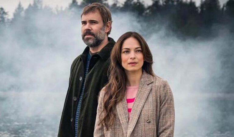 Murder in a Small Town: el adictivo drama criminal llega a Universal+ siguiendo a un detective mientras desentraña una serie de asesinatos en un pueblo lleno de secretos