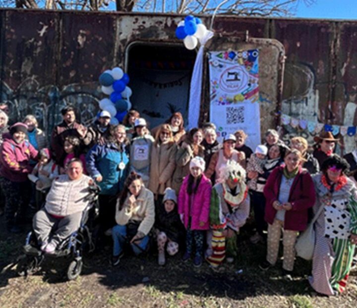 La Red de Costureras Solidarias de Pilar inauguró su Vagón y adelantó el Día del Niño con la comunidad