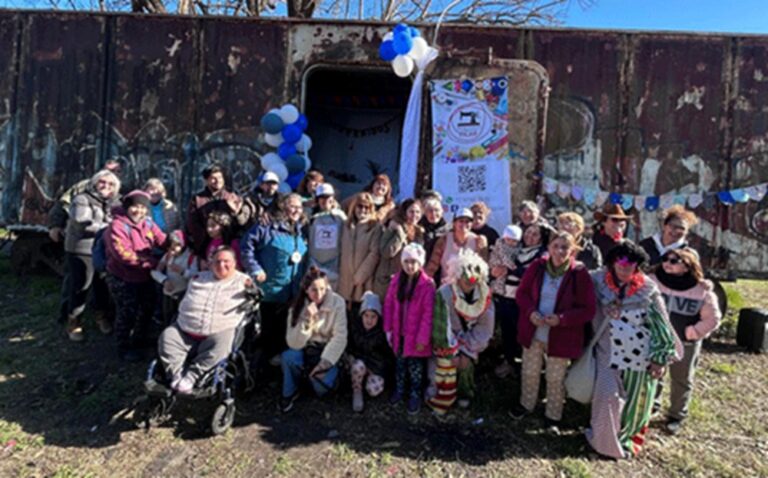 La Red de Costureras Solidarias de Pilar inauguró su Vagón y adelantó el Día del Niño con la comunidad