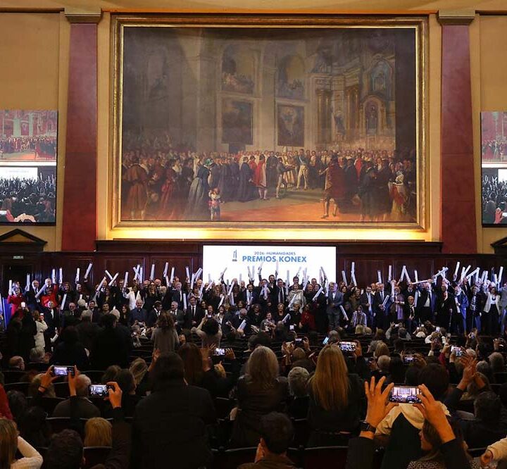 100 personalidades destacadas de las humanidades argentinas recibieron su Diploma al Mérito