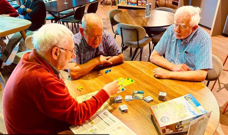 En Argentina ya hay 65 adultos mayores por cada 100 menores de 15 años: cómo el juego acompaña esta nueva etapa