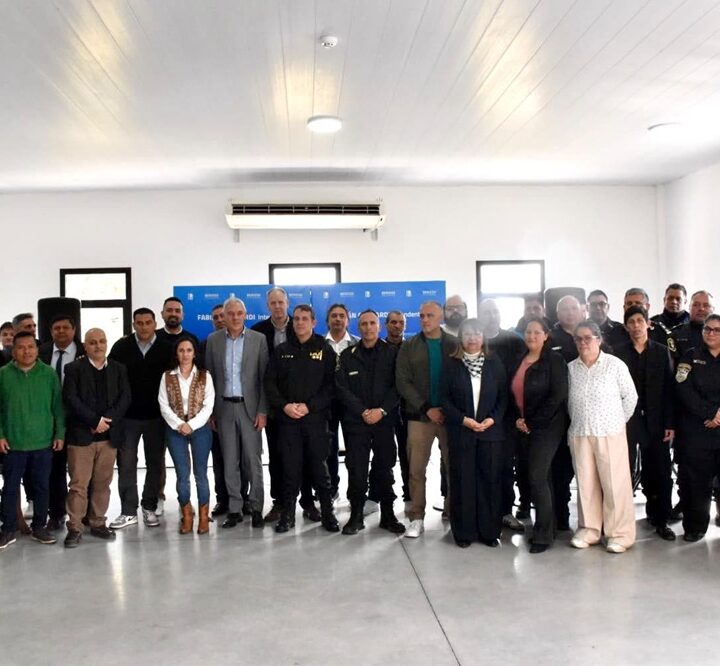 Reconocimiento a las fuerzas de seguridad de Berisso en el marco del programa ‘Iglesia Presente’ que impulsa la alianza