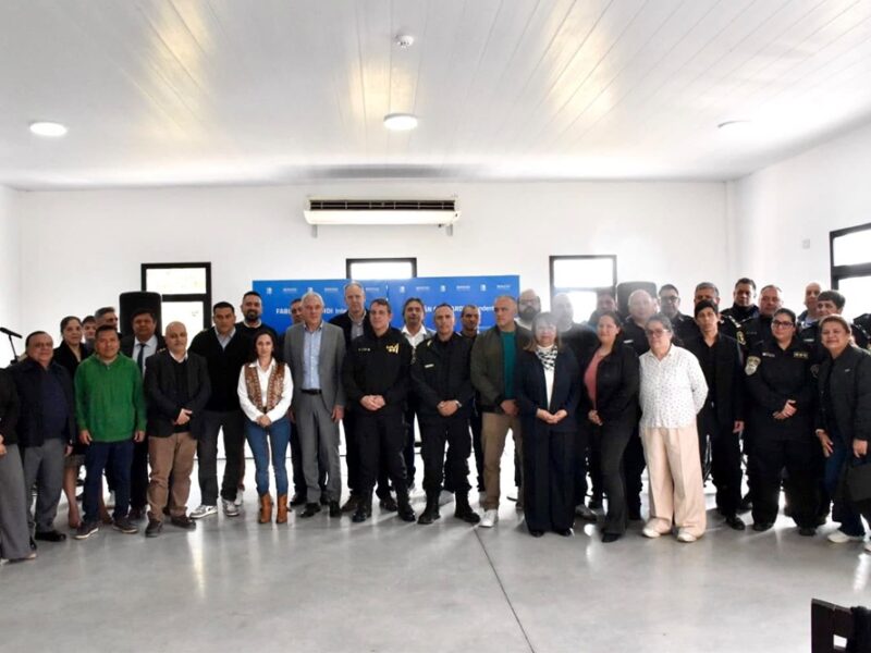 Reconocimiento a las fuerzas de seguridad de Berisso en el marco del programa ‘Iglesia Presente’ que impulsa la alianza