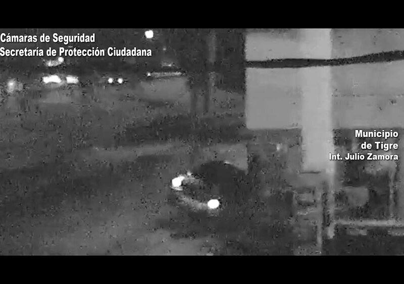 El choque de un automóvil contra una estación de servicio terminó con un ocupante detenido: tenía pedido de captura