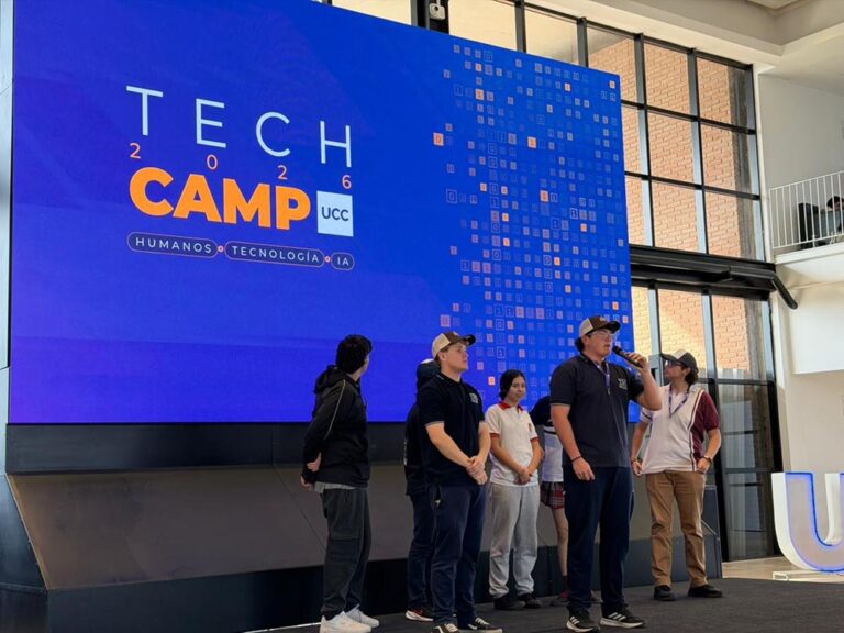 CNH llevó un desafío real al Tech Camp UCC y volvió a destacarse por tercer año consecutivo