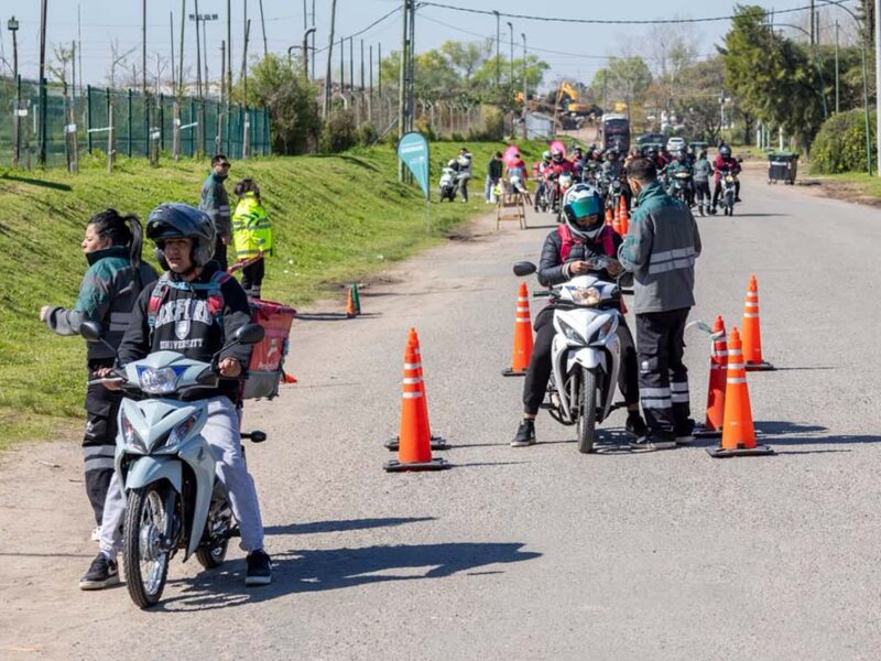 San Isidro realizó una jornada de conducción segura para repartidores locales