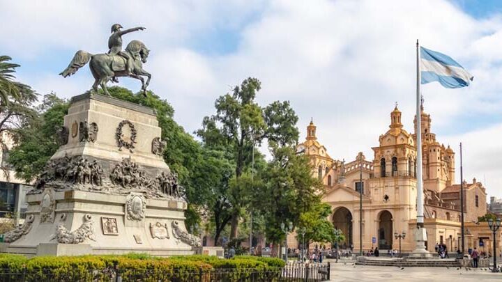 Luján y Córdoba lideran un boom de búsquedas de alojamiento de cara a la visita del Papa León XIV