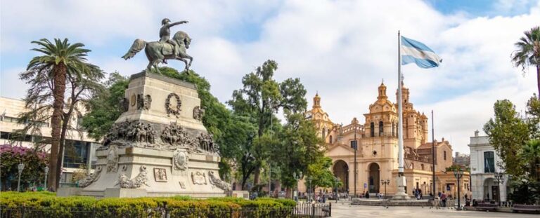 Luján y Córdoba lideran un boom de búsquedas de alojamiento de cara a la visita del Papa León XIV
