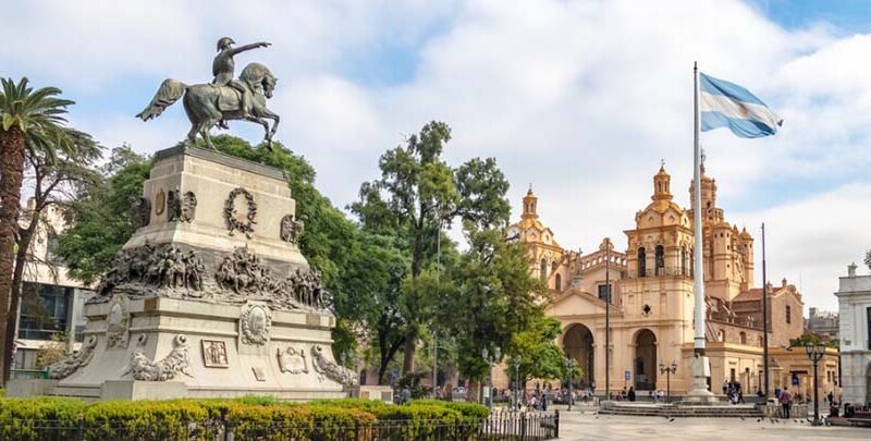 Luján y Córdoba lideran un boom de búsquedas de alojamiento de cara a la visita del Papa León XIV