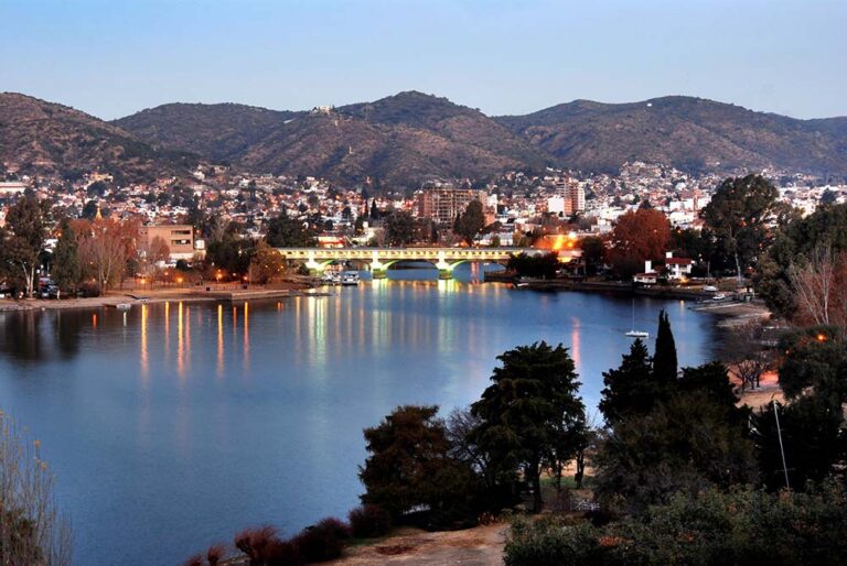 Fin de semana largo de octubre: Buenos Aires, Mar del Plata y Córdoba*, son las favoritas entre las búsquedas de los argentinos en Booking.com