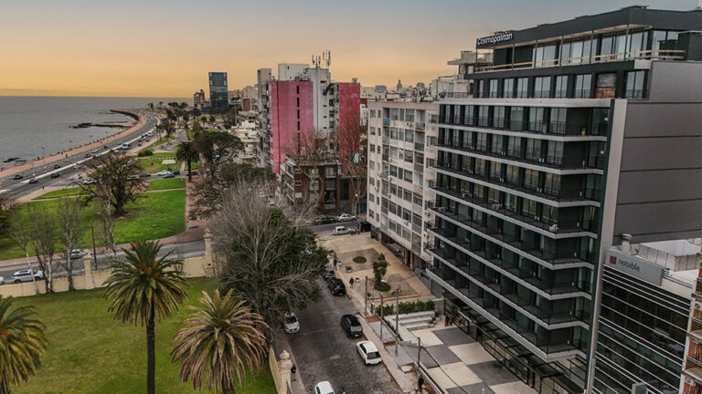 Se inauguró en Montevideo un proyecto de casi USD 30 millones: alrededor del 20% de sus compradores son argentinos