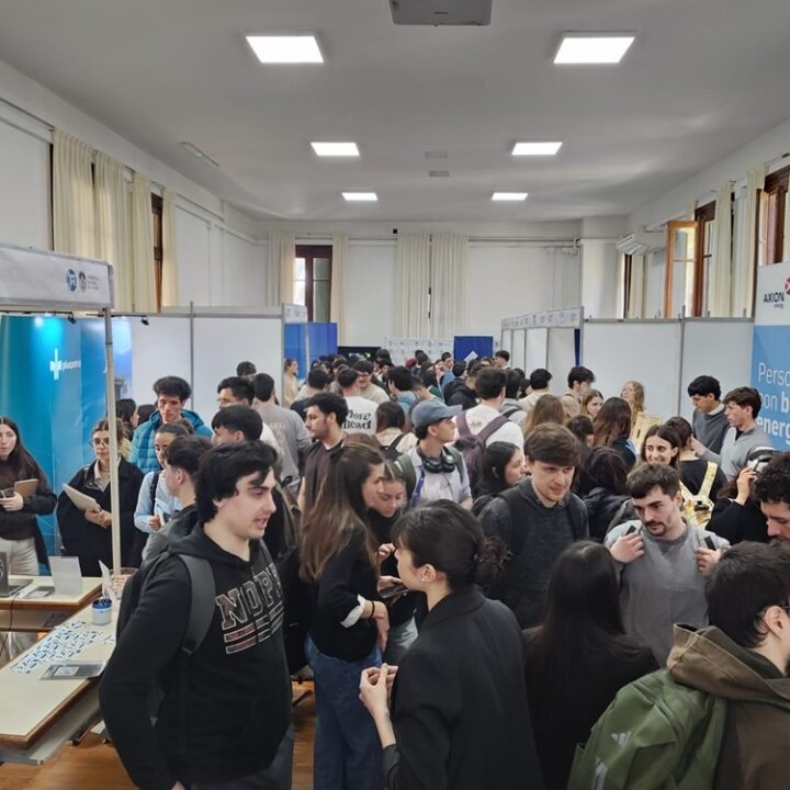 Con una gran convocatoria se desarrolla una nueva edición de la Expo Empleo en la Facultad de Ingeniería de la UNLP