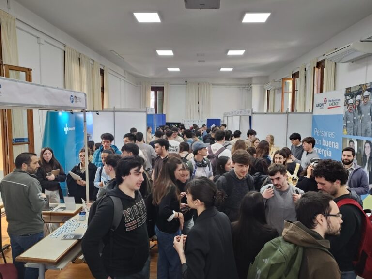 Con una gran convocatoria se desarrolla una nueva edición de la Expo Empleo en la Facultad de Ingeniería de la UNLP