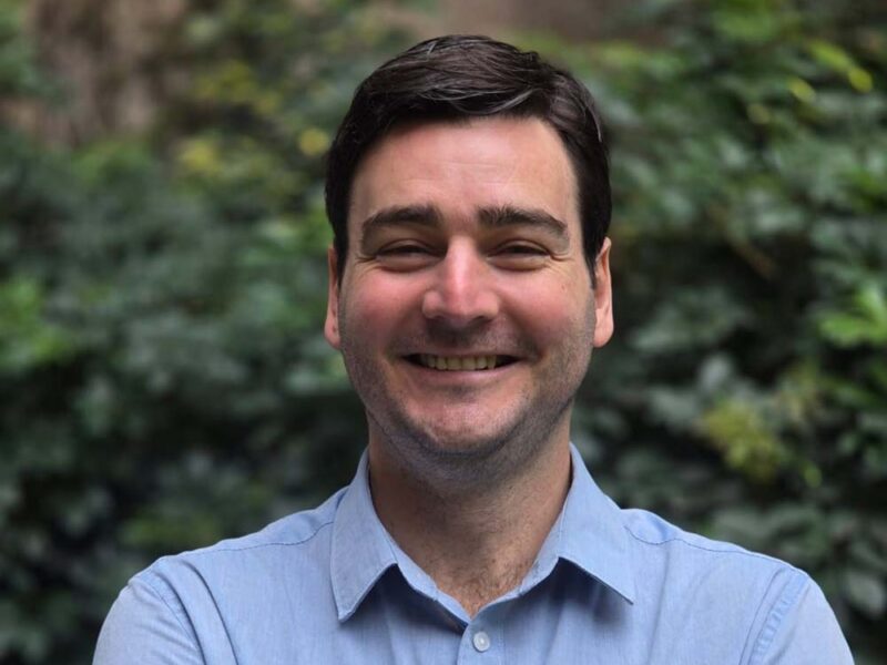 KURU incorpora a Andrés Hughes como su nuevo Brand Manager