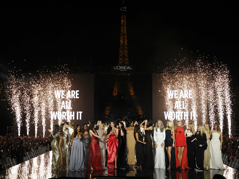 Luisana Lopilato representó a Argentina en una nueva edición de Le Défilé de L’Oréal Paris frente a la Torre Eiffel