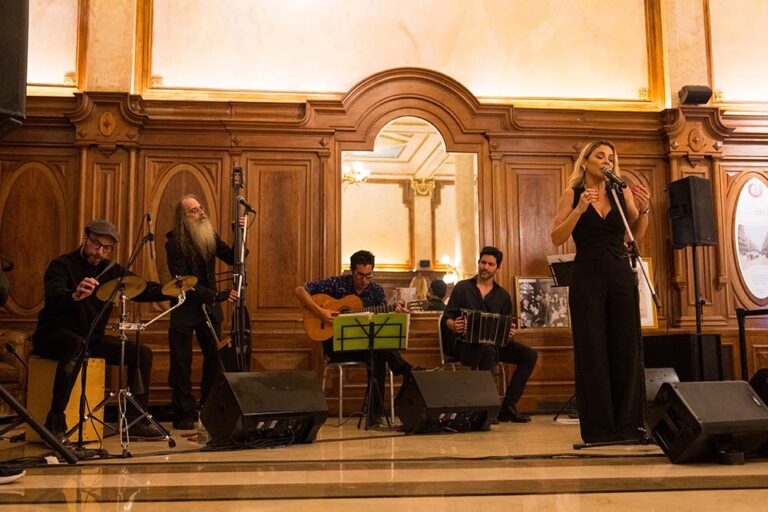 Más porteños que nunca: los Bares Notables fueron la estrella de la primera noche cultural de la Ciudad