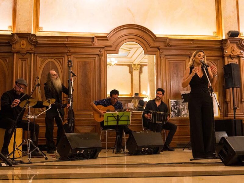 Más porteños que nunca: los Bares Notables fueron la estrella de la primera noche cultural de la Ciudad