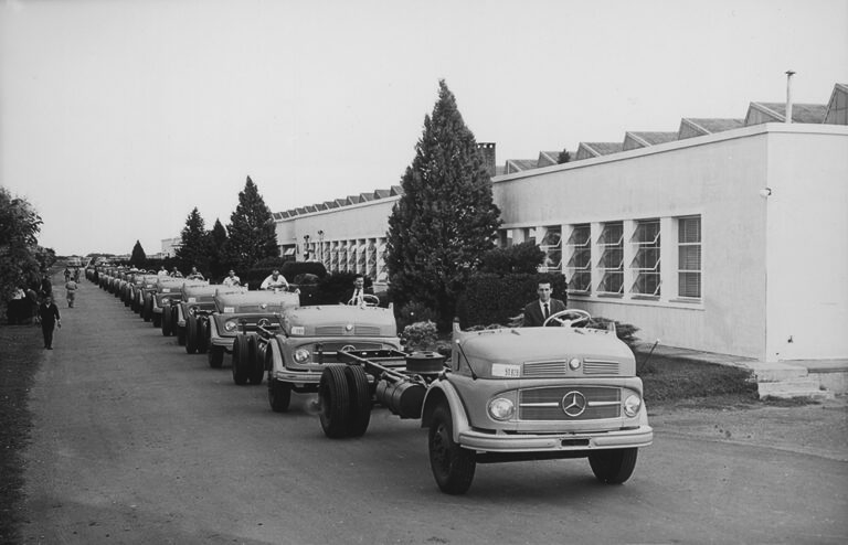 75 años moviendo al país: Mercedes-Benz Camiones y Buses celebra su trayectoria en Argentina y su apuesta a futuro