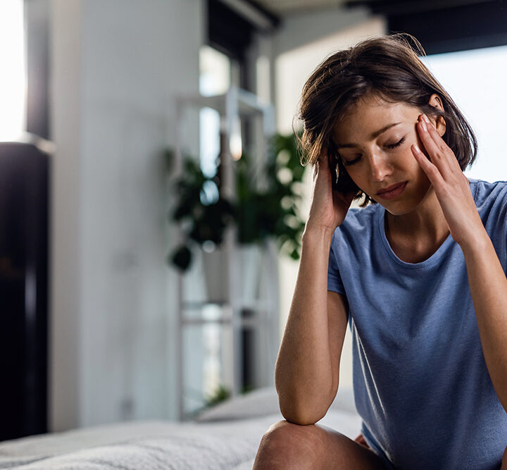 No es solo qué comemos: cómo los horarios, el ayuno y la hidratación pueden influir en los episodios de migraña