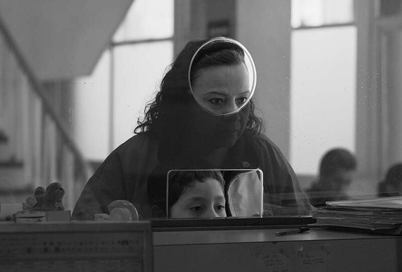 Mubi anuncia fecha de estreno en streaming de la más reciente película de Fernando Eimbcke: MOSCAS