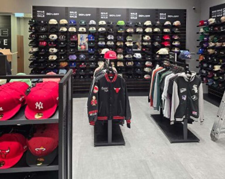 New Era suma un nuevo formato a su expansión en la Argentina y abre su primer outlet en Soleil Shopping