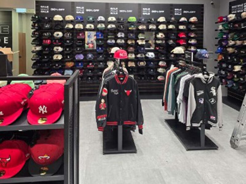 New Era suma un nuevo formato a su expansión en la Argentina y abre su primer outlet en Soleil Shopping