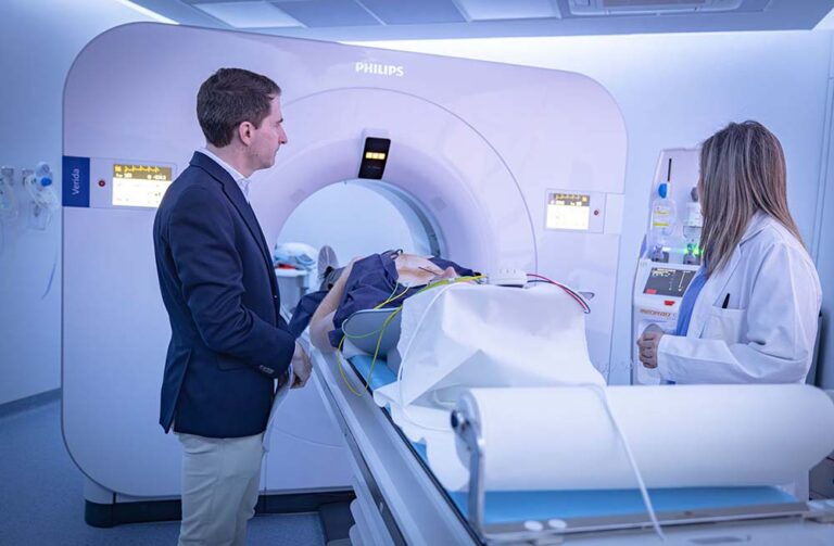 Philips presentó en Argentina la primera tomografía computarizada espectral basada en detectores e impulsada por IA para lograr mayor precisión diagnóstica