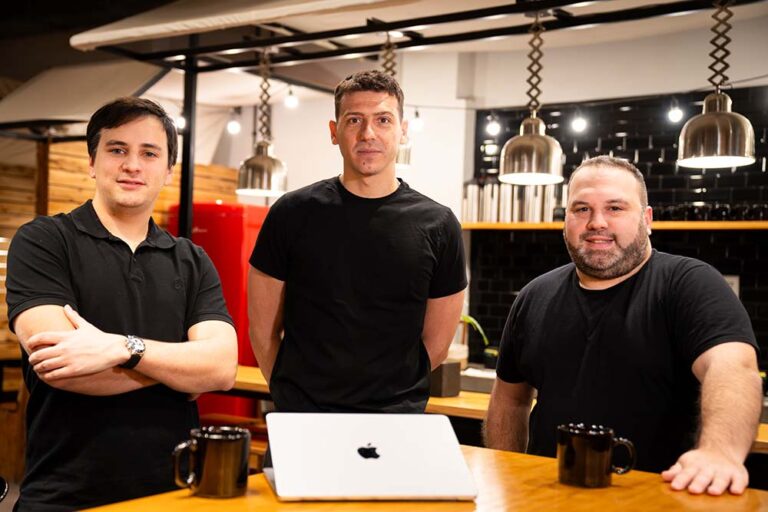Son argentinos y crearon un software que procesa millones de facturas de las empresas más grandes del mundo