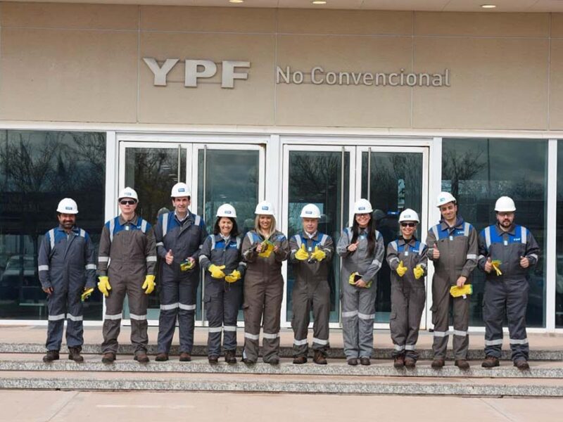 Senadores nacionales recorrieron el yacimiento Loma Campana y el Instituto Vaca Muerta en Neuquén