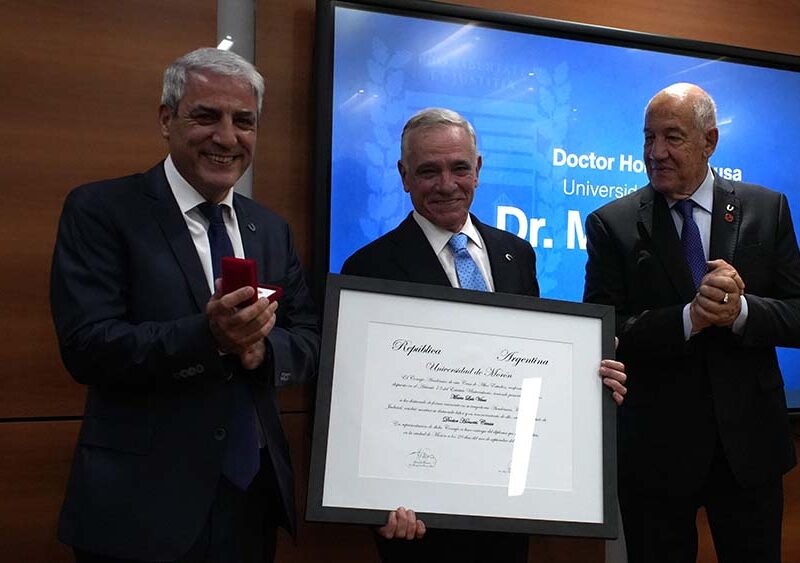 La Universidad de Morón otorgó el título de Doctor Honoris Causa a Mario Luis Vivas