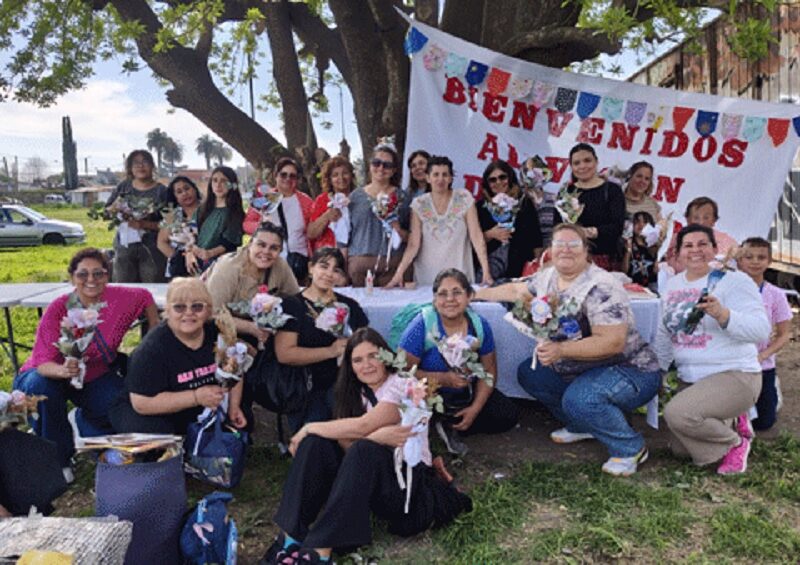 Llegó la Primavera al Vagón de la Red de Costureras Solidarias de Pilar con Feria, Taller de Flores y Suelta de Telas