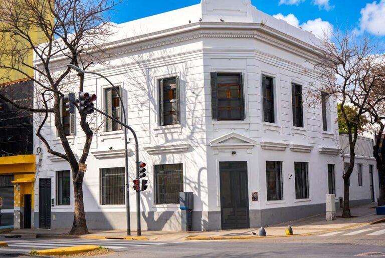 El Sur está de fiesta: la Ciudad reabre una emblemática biblioteca en La Boca con una jornada de libros, lecturas y actividades
