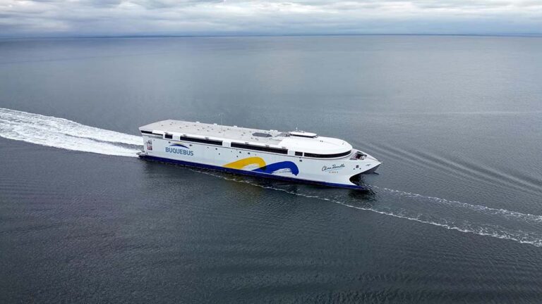 El buque China Zorrilla comienza sus viajes inaugurales