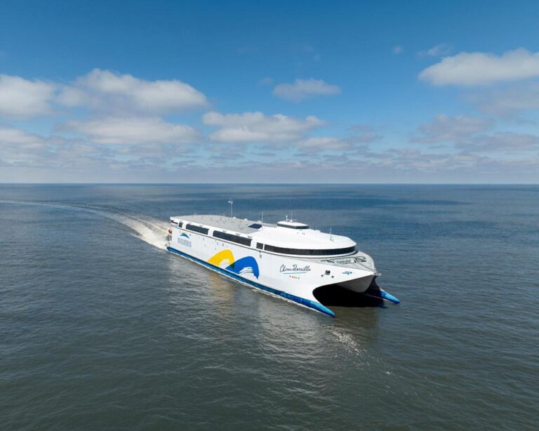 Buquebus presenta en Puerto Madero el buque 100% eléctrico más grande del mundo