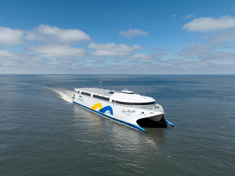 Buquebus presenta en Puerto Madero el buque 100% eléctrico más grande del mundo