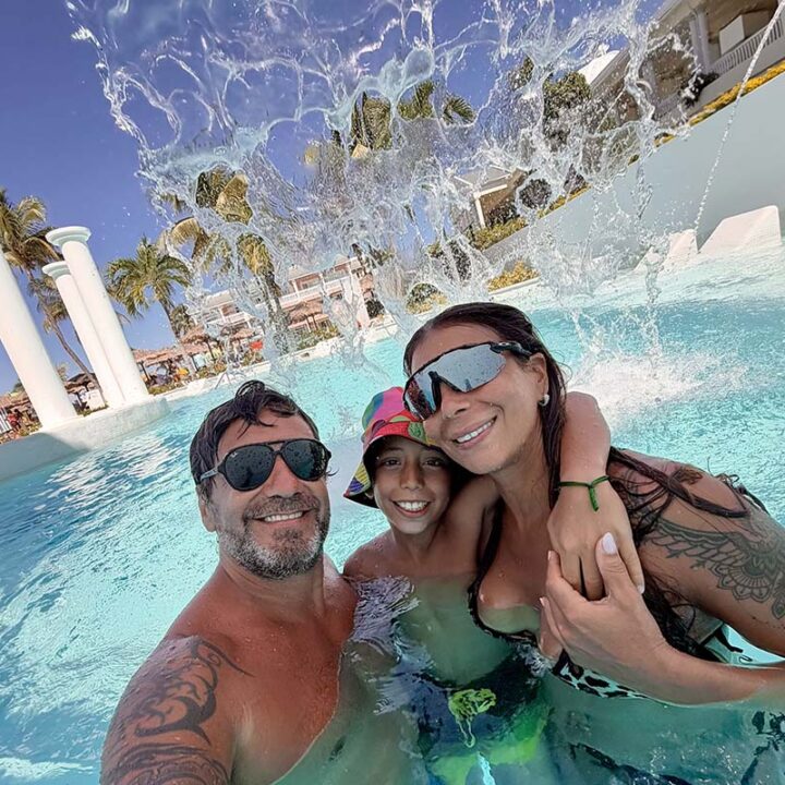 Entre playas turquesas y naturaleza: Ximena Capristo y Gustavo Conti disfrutan Jamaica en familia