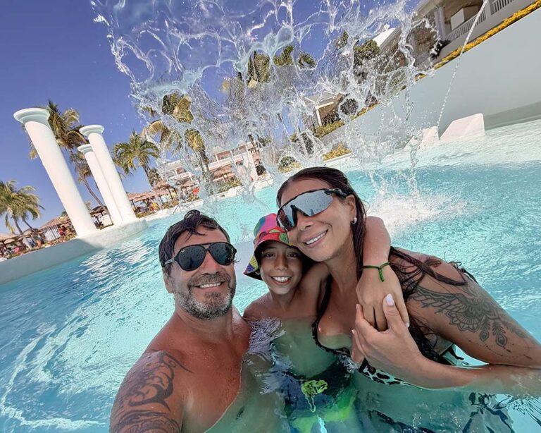 Entre playas turquesas y naturaleza: Ximena Capristo y Gustavo Conti disfrutan Jamaica en familia