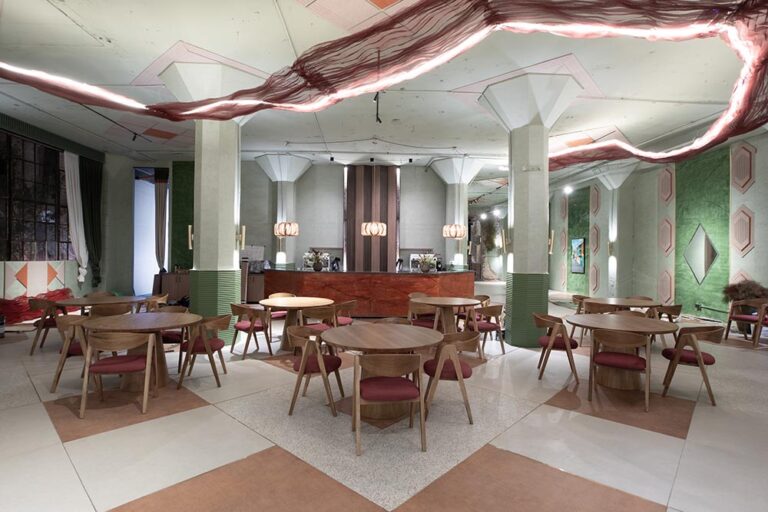Alba incorpora color y texturas, respetando huellas originales y exaltando el diseño contemporáneo, en Palacio Molina, la nueva sede de Casa FOA