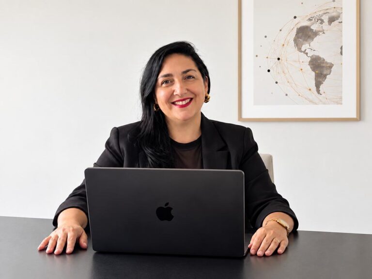 Poder económico y algoritmos: la urgencia de sumar mujeres a las mesas de decisión tecnológica