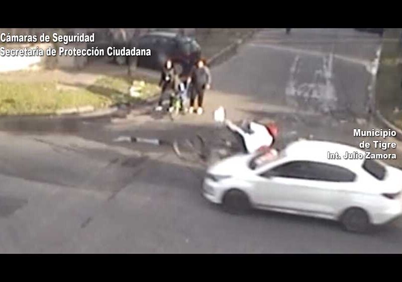 Un ciclista fue embestido violentamente por un automóvil en Don Torcuato: se encuentra fuera de peligro