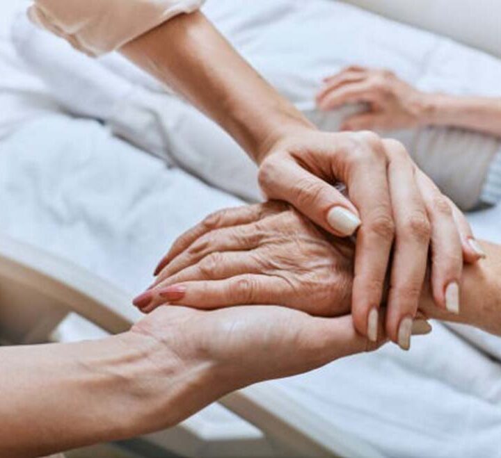 Cuidados paliativos y hospice: cinco dudas frecuentes para entender qué son y en qué se diferencian